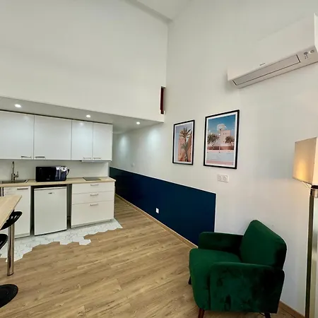 Elias Apartment *